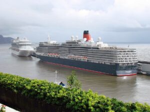 Queen Elizabeth e Azura no Funchal