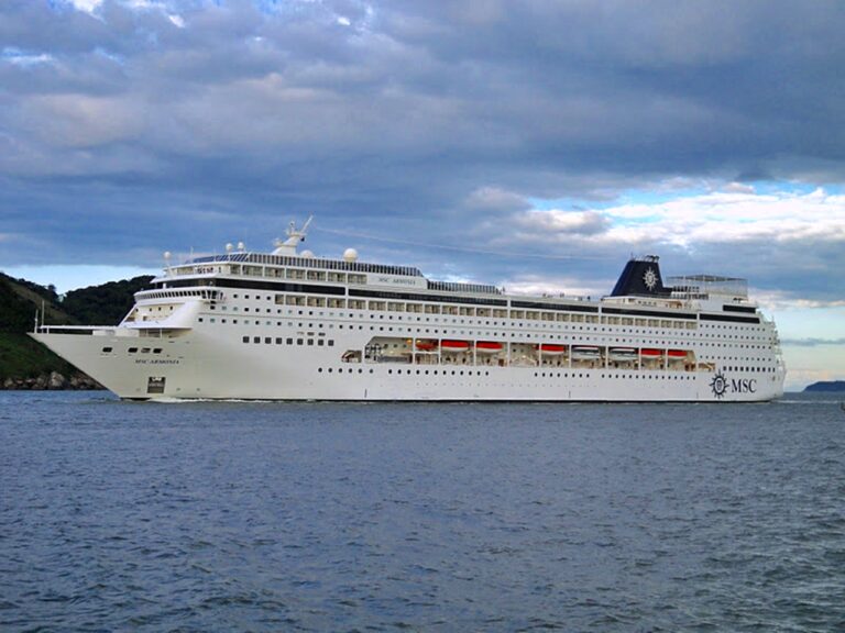 Navio Tricolor, o MSC Armonia