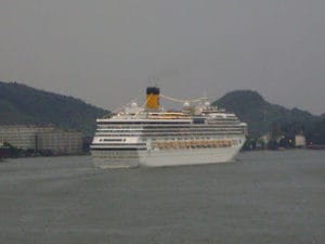 Retirada de combustível do Concordia está em andamento.
