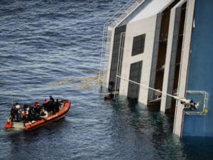 São identificados sete corpos do Costa Concordia.