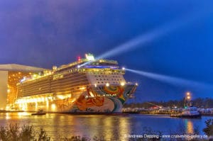 Norwegian Getaway deixa doca seca e flutua pela primeira vez