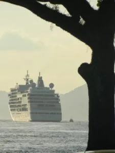 Três navios escalaram Santos neste sábado