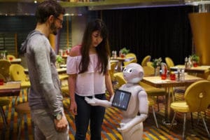 Costa recebe robôs Pepper a bordo do Diadema