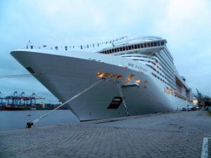 MSC lança pacotes com aéreo, hospedagem e cruzeiro para roteiros pelos Emirados Árabes