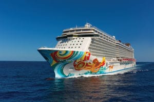 Cascos da Norwegian Cruise Line passam a ser telas para artistas consagrados