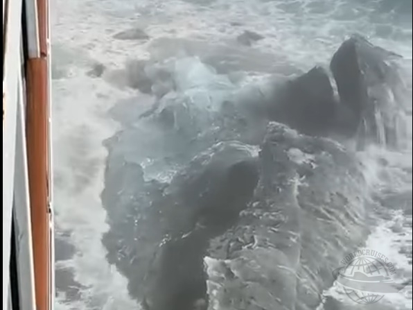 Norwegian Sun iceberg