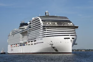 MSC World Europa fica a deriva