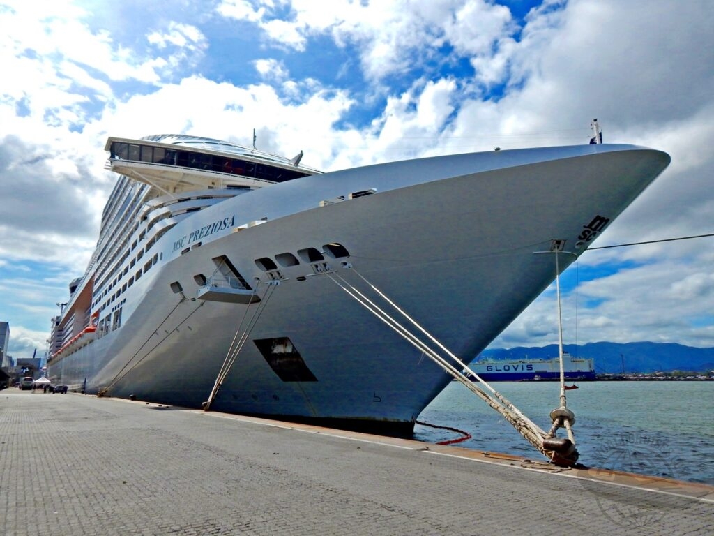 Navio Roupa Nova