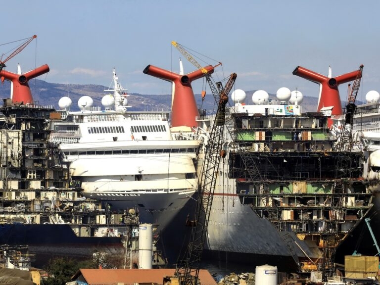 navio de cruzeiro demolição
