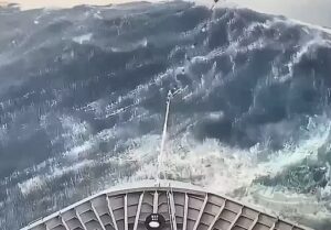 navio de cruzeiro tempestade