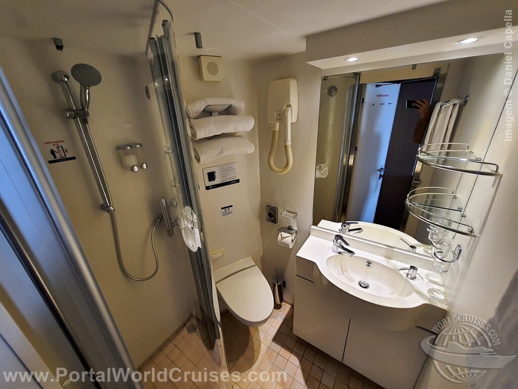 msc lirica cabine
