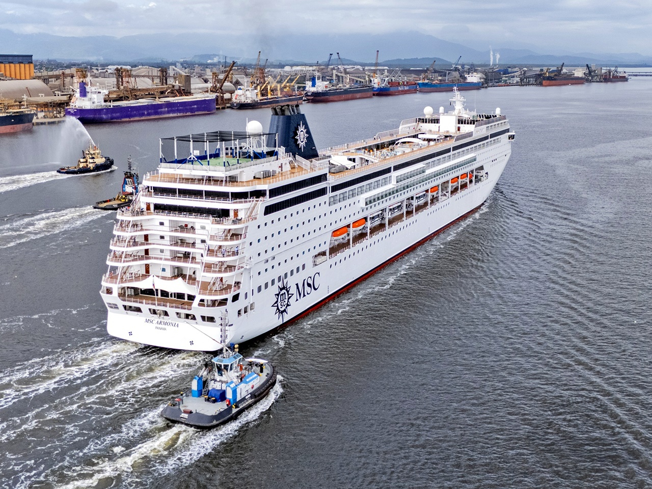 MSC Armonia realiza últimos embarques em Paranaguá e Itajaí