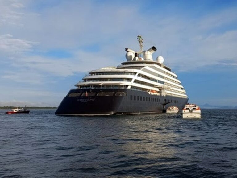 Scenic Eclipse em Ilha do Mel