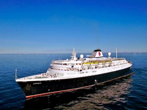 navio de cruzeiro mais antigo Astoria