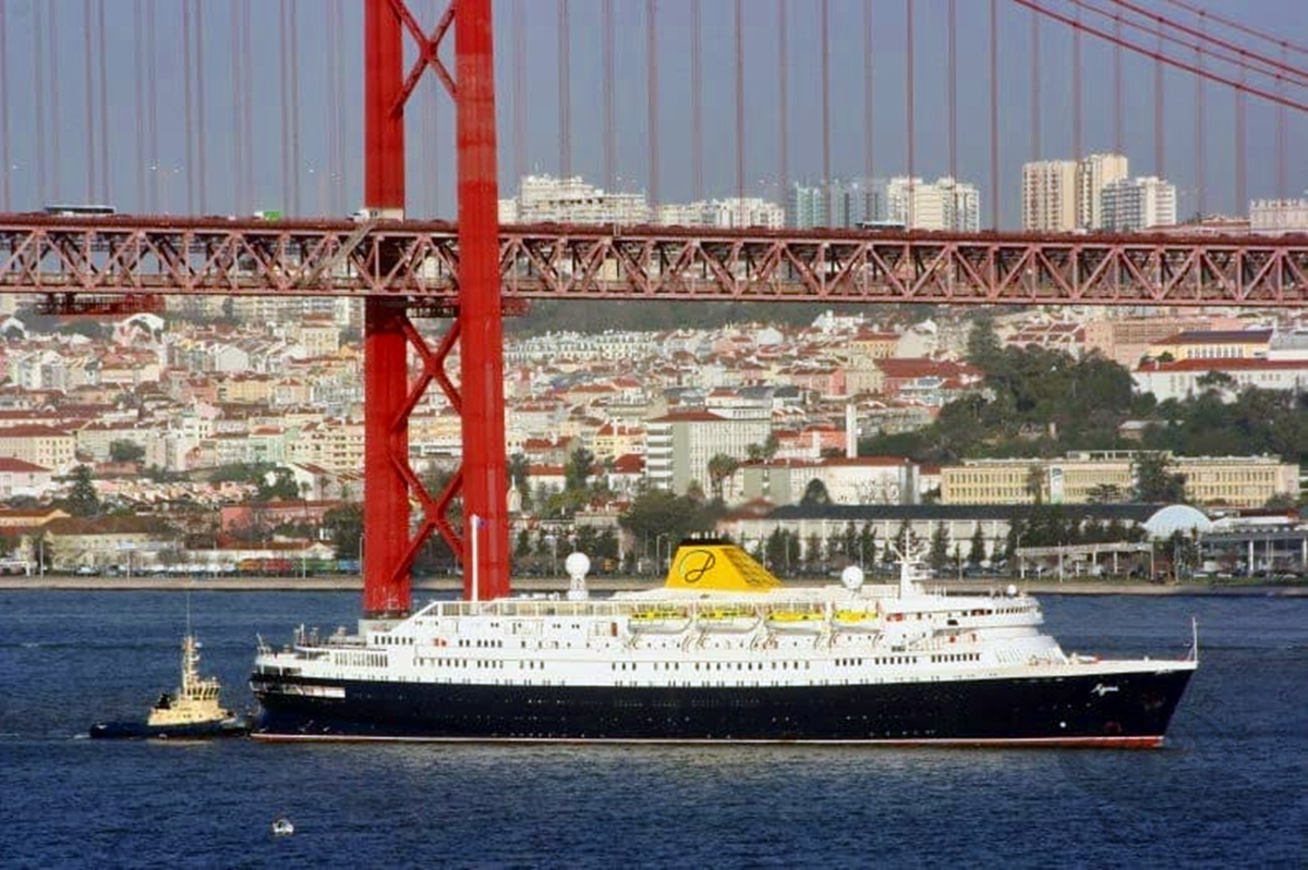 navio de cruzeiro mais antigo Astoria