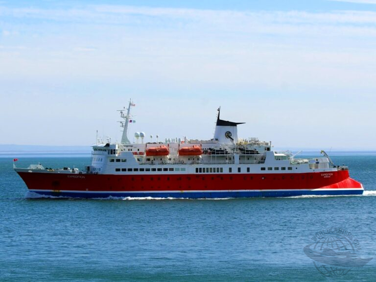 Antigo Ocean Adventurer foi o primeiro a passar pelo litoral brasileiro