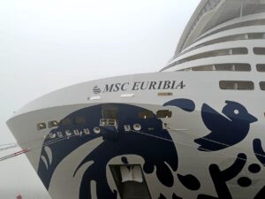 navio MSC navegando sem passageiros