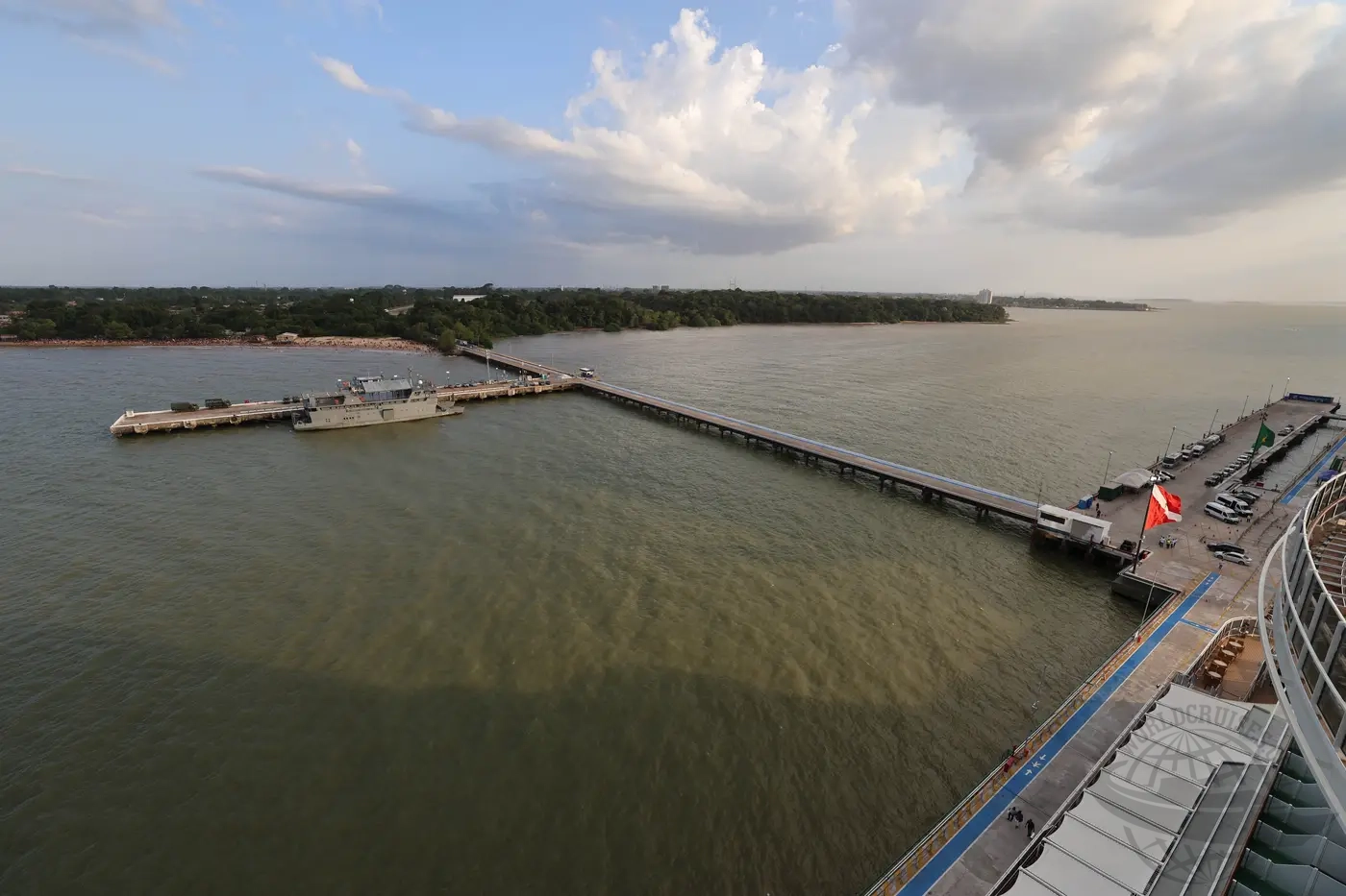 Governador do Pará visita navios COP30