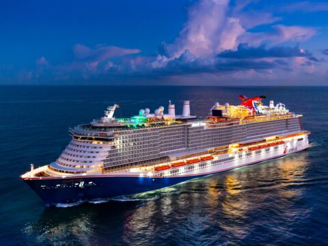 Mardi Gras resgate Bahamas