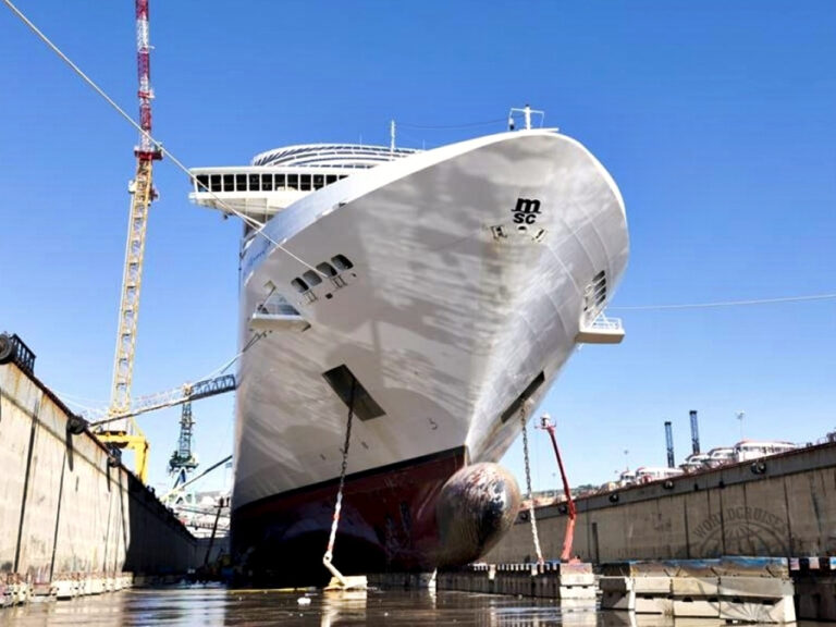 MSC Splendida doca-seca