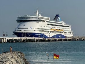 navio preso Oriente Médio