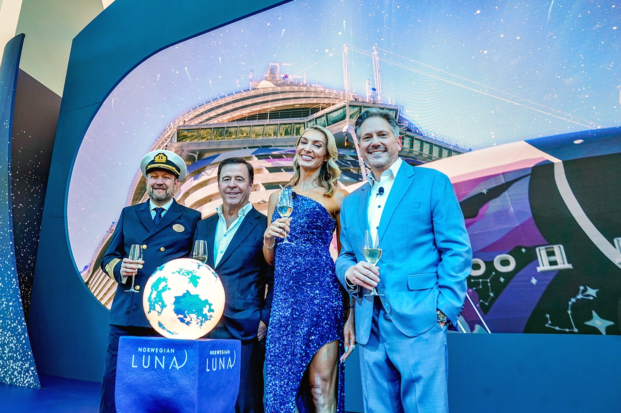 batismo Norwegian Luna