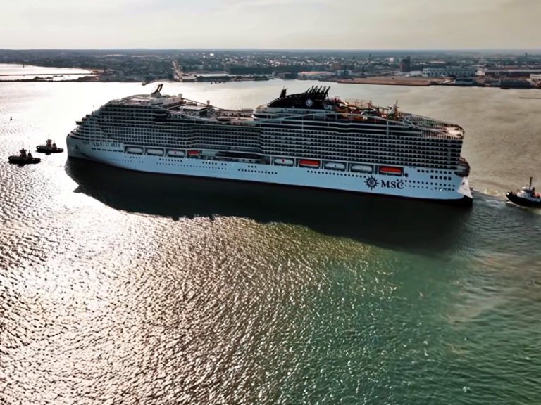 MSC World Asia construção