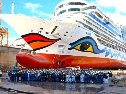 navio em doca seca