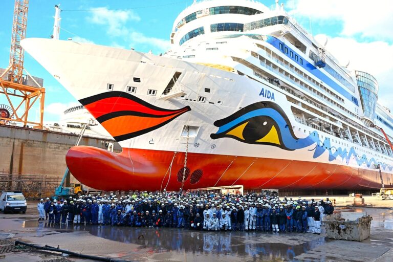 navio em doca seca