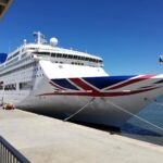 Buenavista, navio da Corazul Cruceros que vai operar no Brasil em 2026/2027, atracado em Lisboa ainda com as cores da P&O Cruises