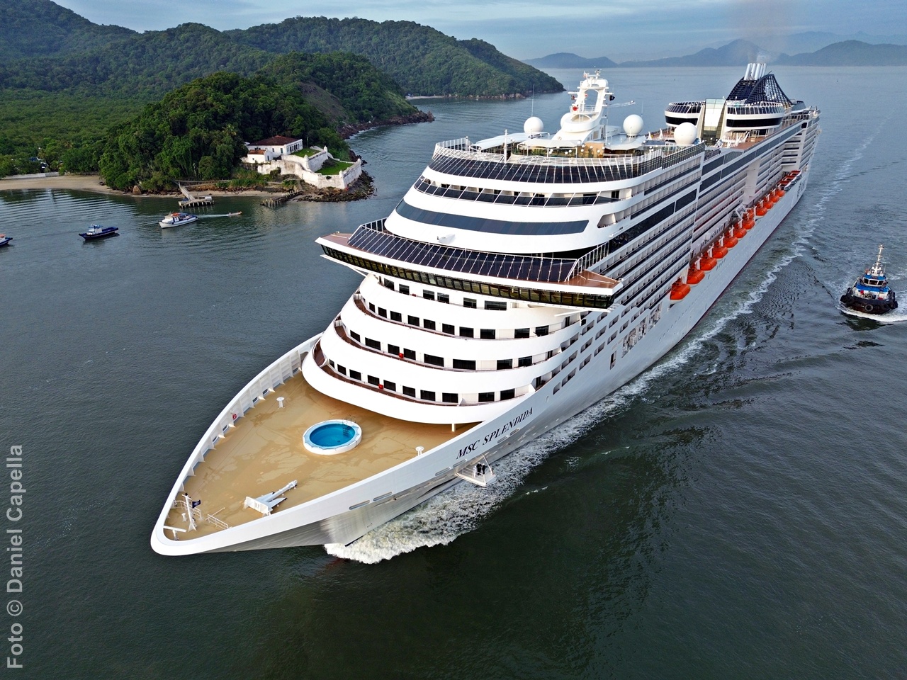 MSC Splendida entrando no Porto de Santos