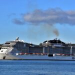 MSC Virtuosa navegando ao se aproximar do porto de Lisboa