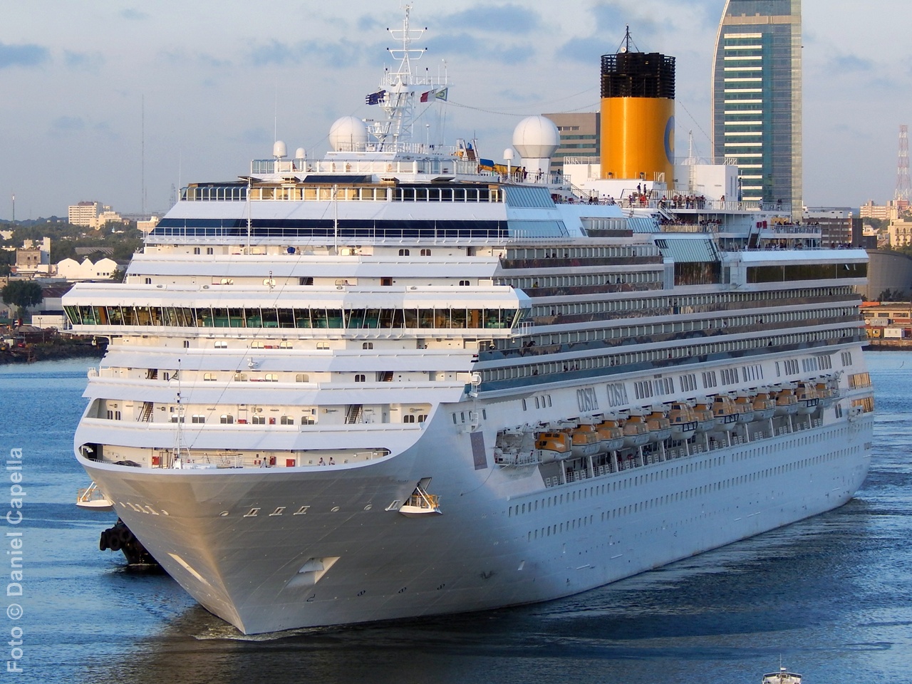 Costa Serena em navegação em Montevideo no Uruguai