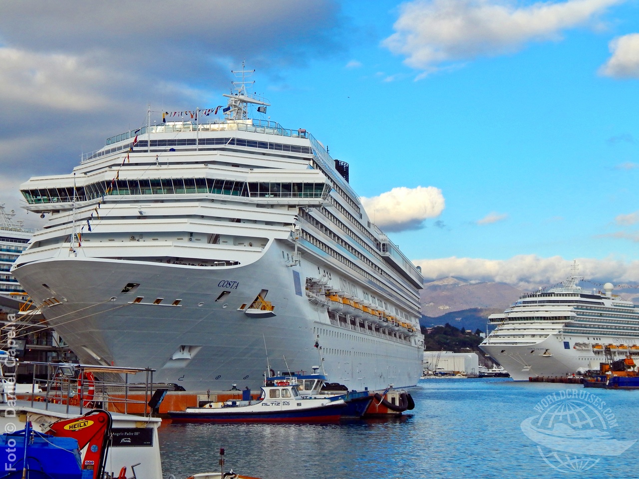 Navios da Costa Cruzeiros atracados no Porto de Savona, na Itália