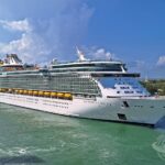 Navio da Royal Caribbean no Porto de Miami nos EUA