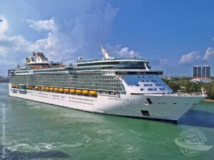 Navio da Royal Caribbean no Porto de Miami nos EUA