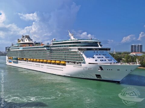 Navio da Royal Caribbean no Porto de Miami nos EUA