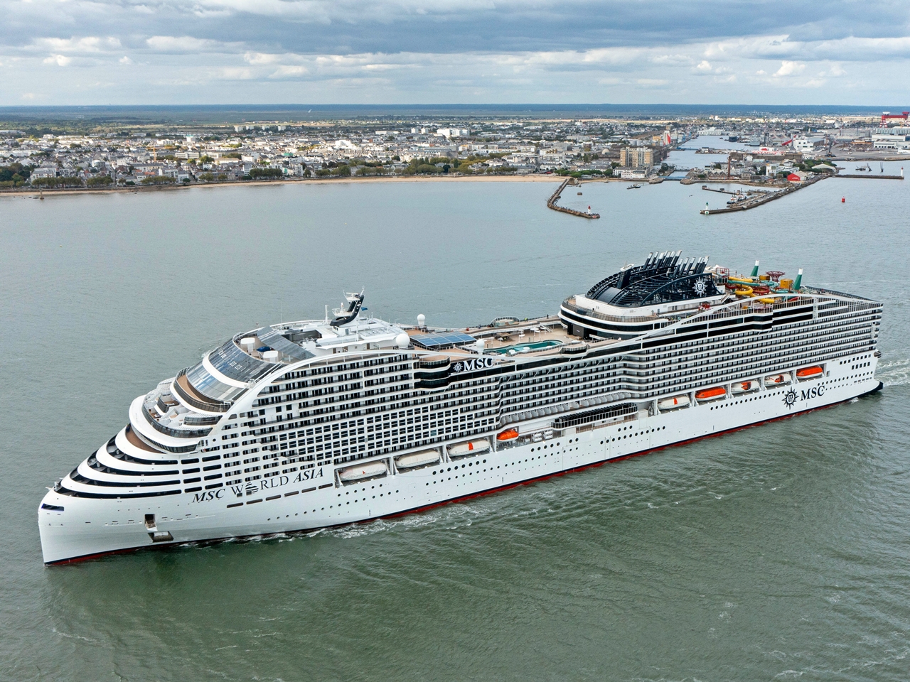 MSC World Asia construção