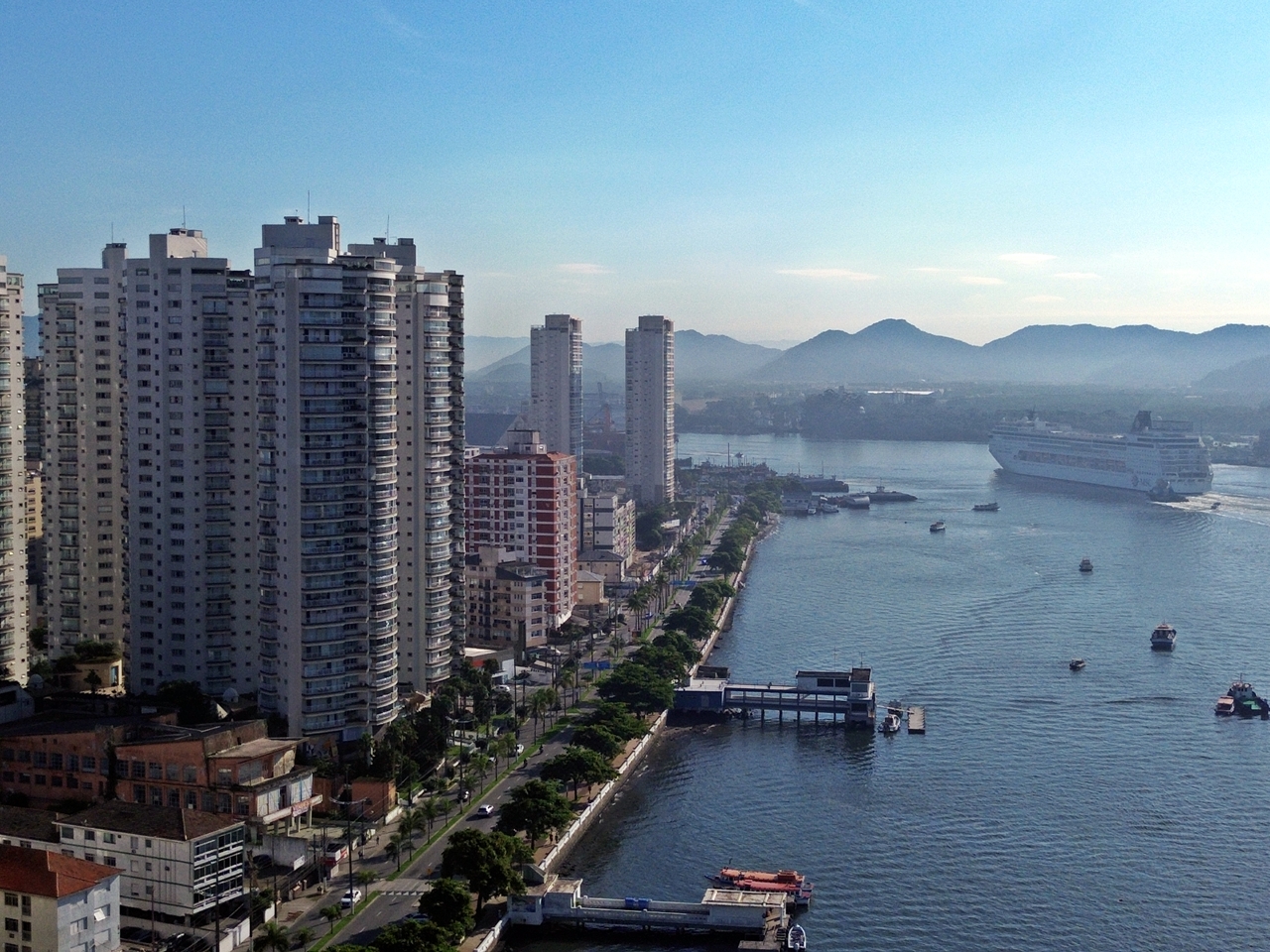 Ponta da Praia em Santos vista em imagem aérea