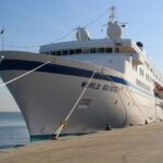 World Odyssey da Semester at Sea atracado em Lisboa