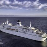 World Odyssey, navio da Semester at Sea, visto em alto-mar