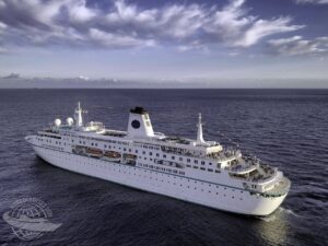 World Odyssey, navio da Semester at Sea, visto em alto-mar