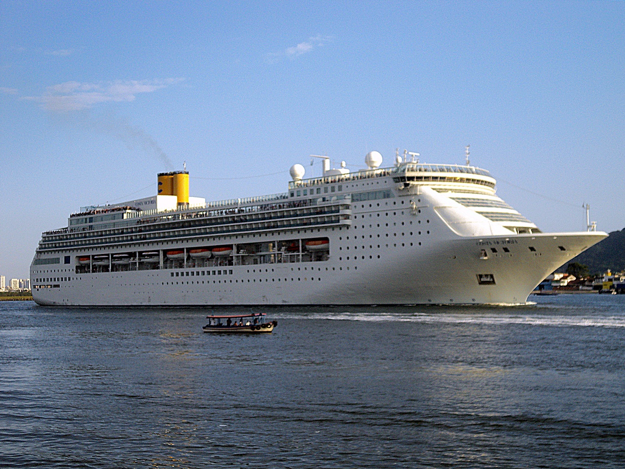 Costa Victoria no Porto de Santos