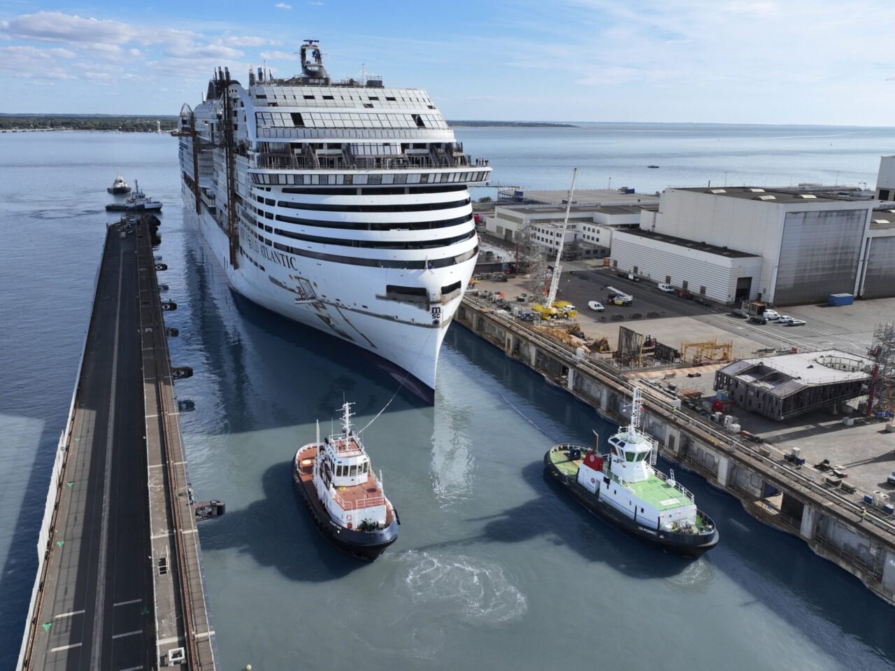 MSC World Atlantic deixa doca onde foi construído 