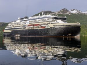 Roald Amundsen visto durante cruzeiro pelos fiordes da Noruega