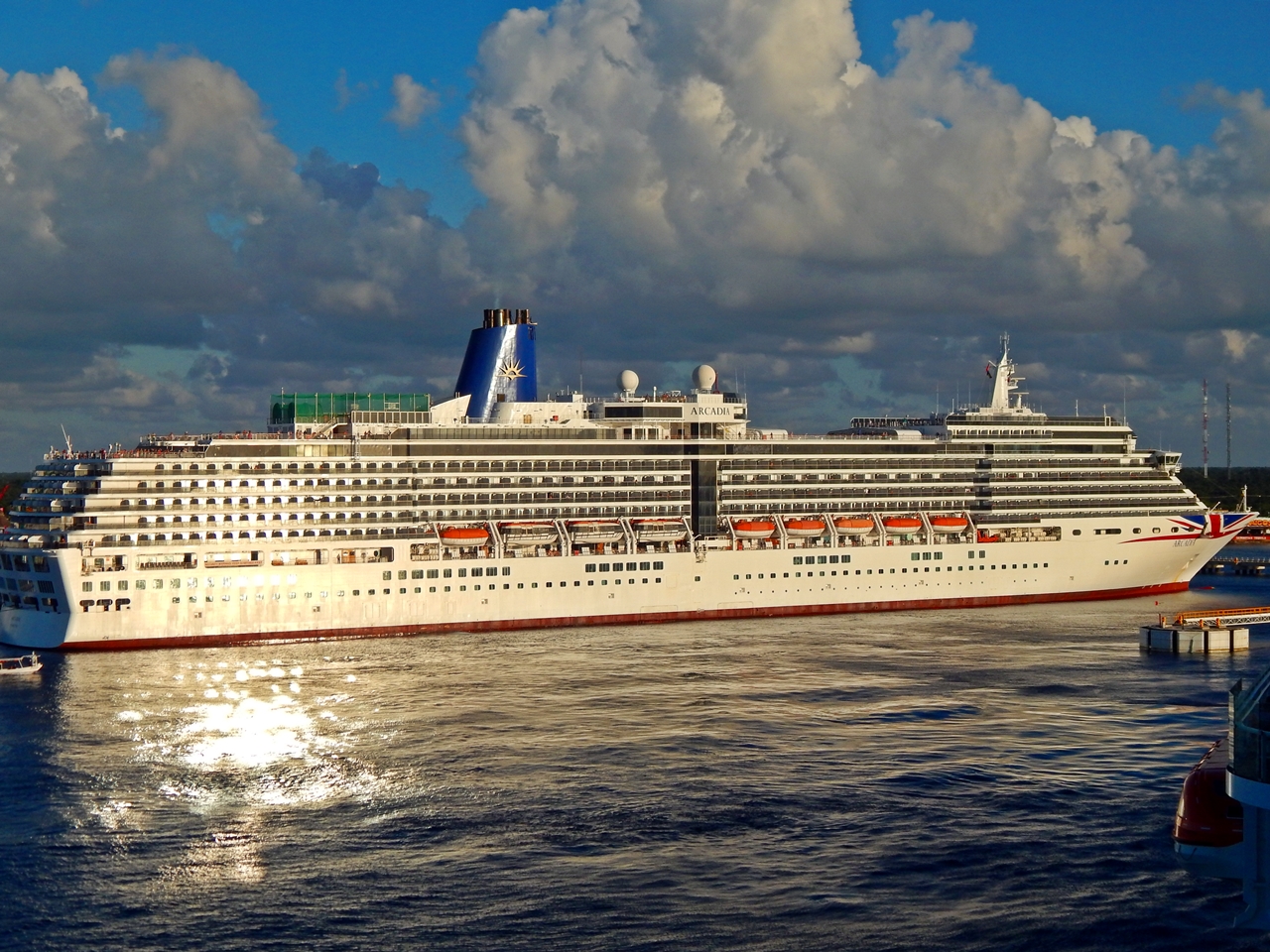 Arcadia em navegação no Caribe