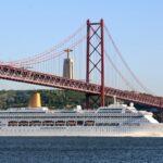 Oriana, que hoje navega como Buenavista, durante escala em Lisboa, Portugal