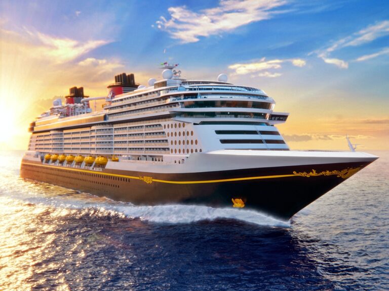 Novo navio da companhia, Disney Believe é visto em navegação