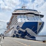 Vista da proa do Majestic Princess atracado no Pier Mauá, no Rio de Janeiro