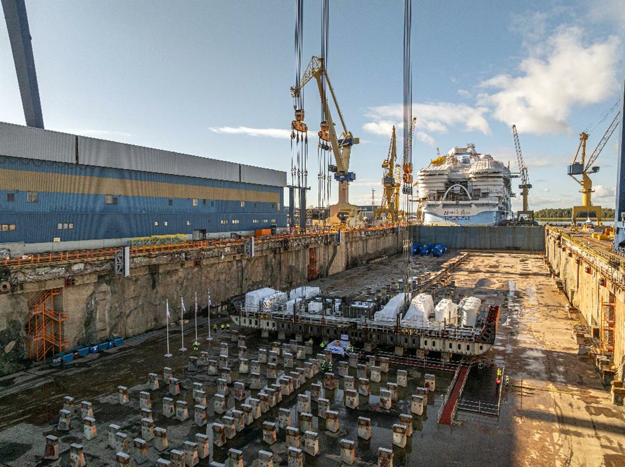 vista dos navios da classe Icon da Royal Caribbean em construção na Finlândia